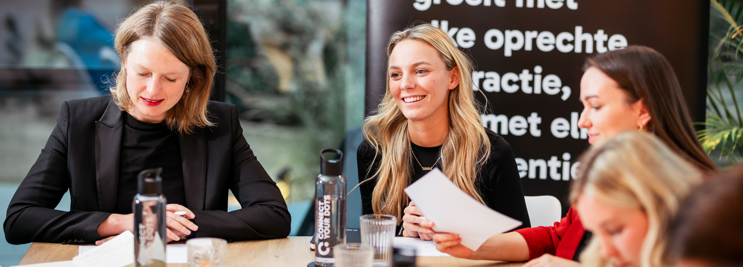 Sarah Vandewoude en Evi Van Rymenant van Connect Your Dots